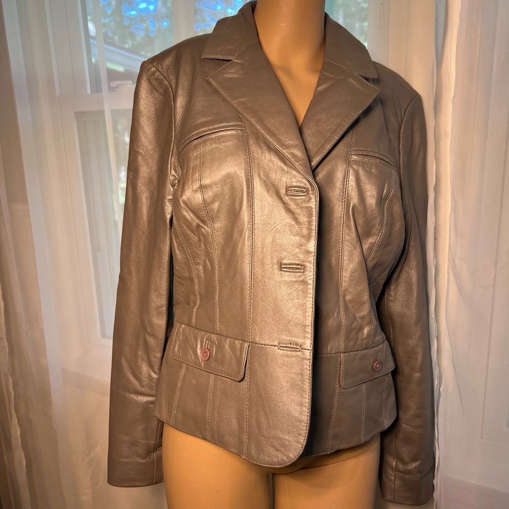 Gray leather short jacket